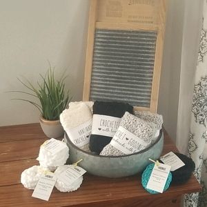 Cream crocheted wash cloth